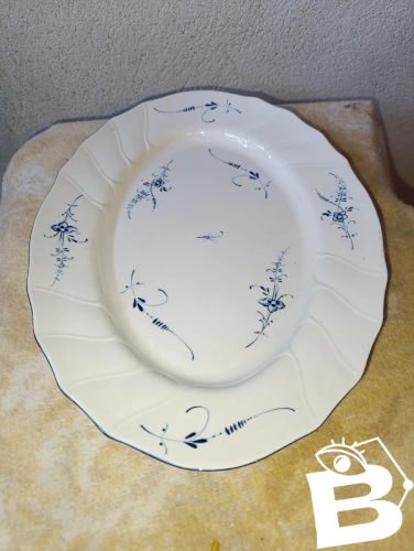 beau plat villeroy et boch modele vieux luxembourg en porcelaine en bon etat