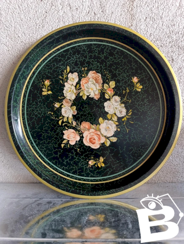 beau plateau en metal decor floral en bon etat