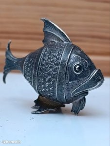 Beautiful 925 silver fish signed otopazio in good condition.