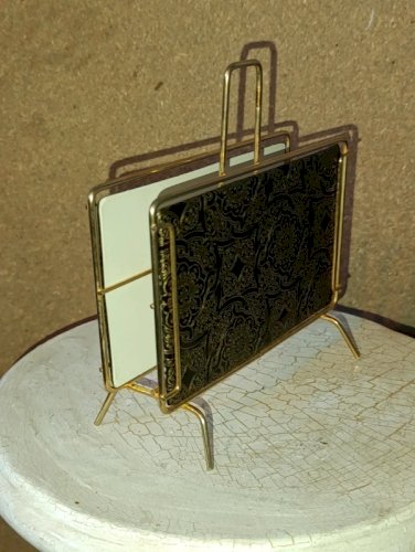 beau porte lettre vintage en laiton en bon etat