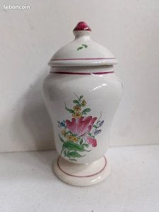 Beautiful covered pottery from Lunéville with floral decoration in good condition.