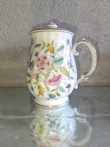 beau pot couvert Kirin Beer Mug Collection 1993 Minton  Bone Chine John Wadsworth en bon etat