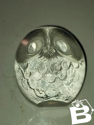 beau presse papier en forme dhibou taillé signé Mats Jonasson en bon etat