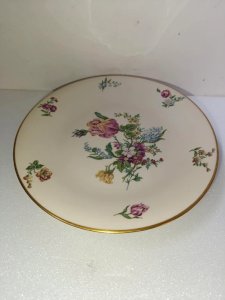 Beautiful flat dish made of Limoges porcelain, UML France manufacture, in good condition.