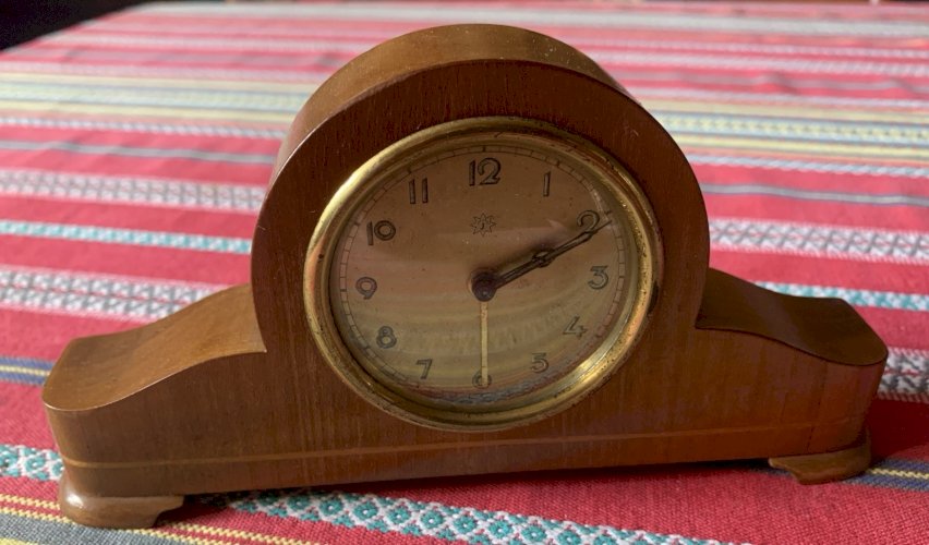 Beau réveil pendulette mécanique en bois Junghans Germany  1930's