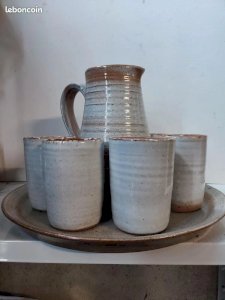 Beau service en gres 8pieces signé Fontgombault en bon etat
