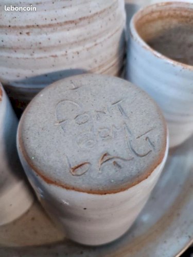Beau service en gres 8pieces signé Fontgombault en bon etat