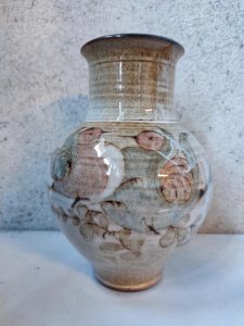 beau vase a decor doiseau dans le gout typique des productions de michel bailly en bon etat