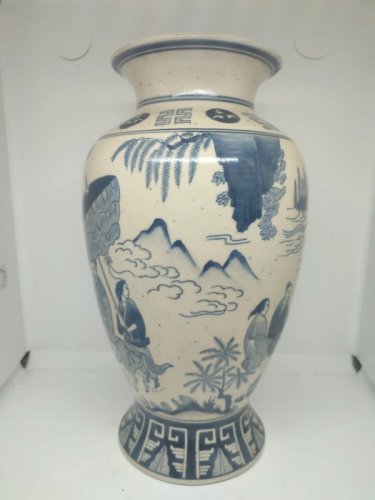 beau vase ancien chinois scene de vie et paysage en bon etat