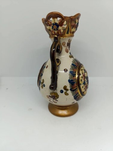 beau vase ancien marqué en dessous sans doute pays de lest en bon etat