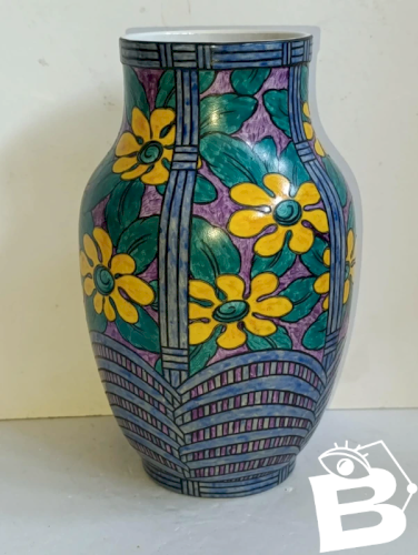 beau vase art deco a decor floral en bon etat signature à reconnaitre