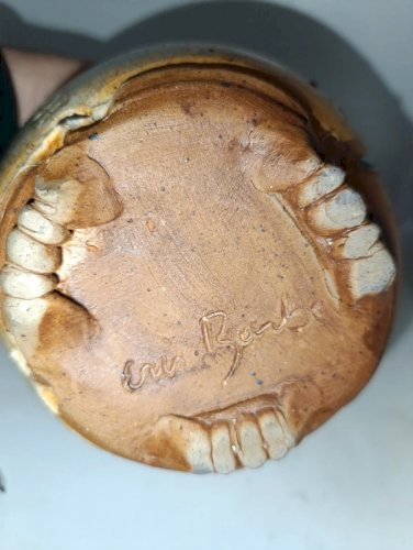 beau vase boule en gres signé cris barbe en bon etat