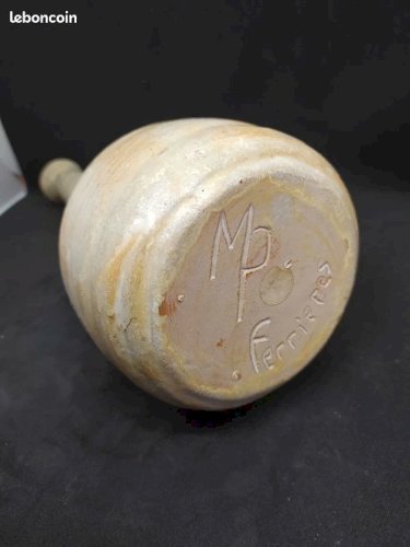 Beau vase cheminee annees 60-70 signe MP Ferrieres en bon etat