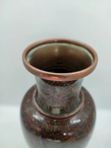 Beau  vase chinois en émail cloisonné dans les tons bruns-rouges en bon etat