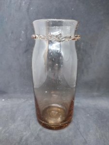 beautiful amber-colored bubble vase in good condition