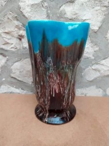 Beautiful vase in the style of Morvan stoneware in good condition.