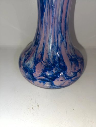 beau vase de couleur bleu rose melanges dans le style murano ou la rochere en bon etat