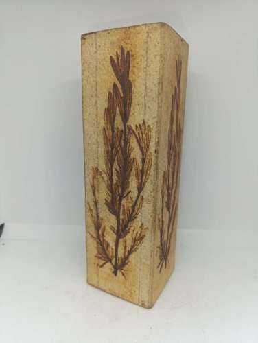 beau vase decor branchage signé Raymonde Leduc en bon etat