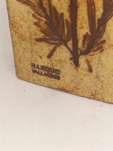 beau vase decor branchage signé Raymonde Leduc en bon etat