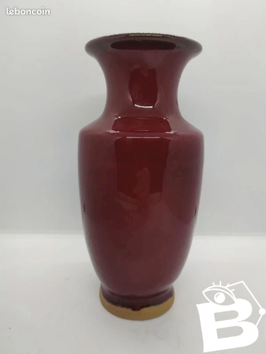 Beau vase en céramique depoque à définir car non signé , sans doute 19 ou 20eme siècle en bon etat