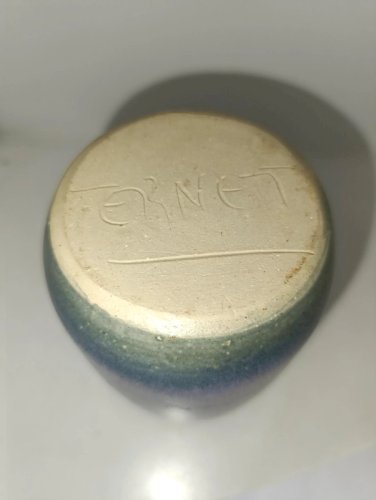 beau vase en ceramique signé Ternet en bon etat