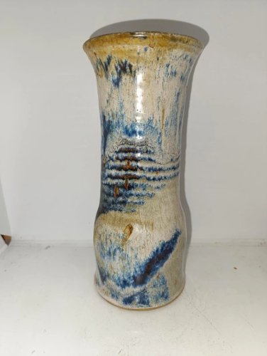 beau vase en gres signé Les Salicornes en bon etat