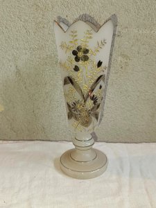 beau vase en opaline fin 19eme à decor floral et dorure en bon etat