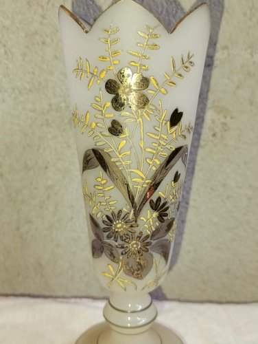 beau vase en opaline fin 19eme à decor floral et dorure en bon etat