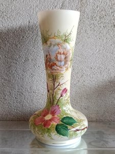 beautiful opaline vase from around 1920 in good condition