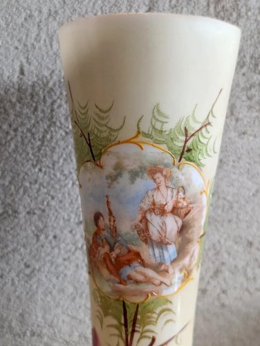 beau vase en opaline vers 1920 en bon etat