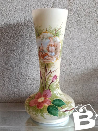beau vase en opaline vers 1920 en bon etat