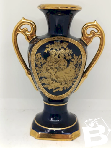 beau vase en porcelaine de limoges bleu cobalt signé Tharaud en bon etat