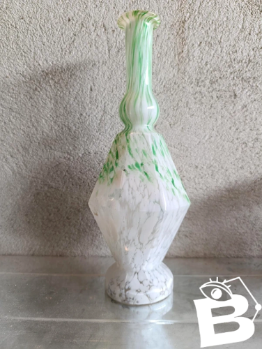 beau vase en verre ancien clichy  forme peu courante en bon etat
