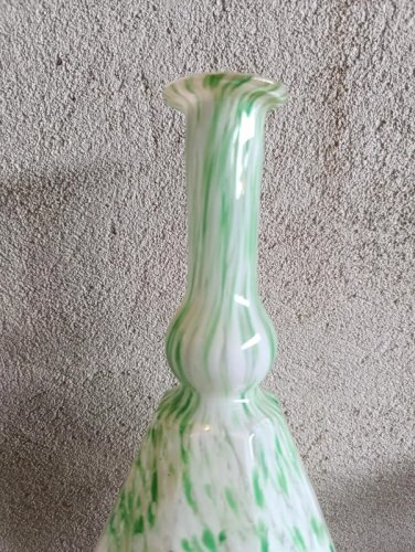 beau vase en verre ancien clichy  forme peu courante en bon etat