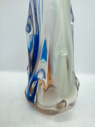 Beau vase en verre de murano année 60-70 en bon etat