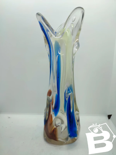 Beau vase en verre de murano année 60-70 en bon etat