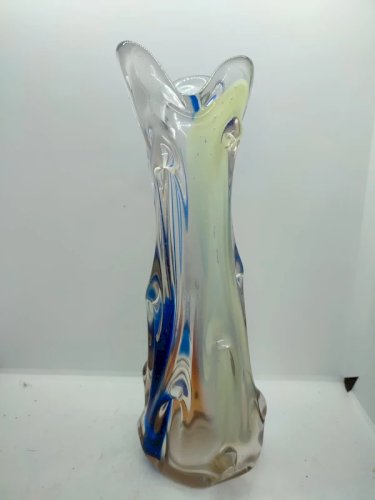 Beau vase en verre de murano année 60-70 en bon etat