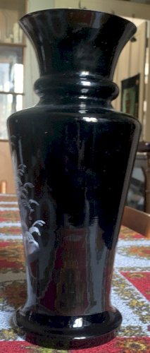 Beau vase en verre émaillé Bohème Mary Gregory décor à la victorienne 1900's