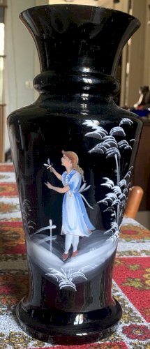 Beau vase en verre émaillé Bohème Mary Gregory décor à la victorienne 1900's