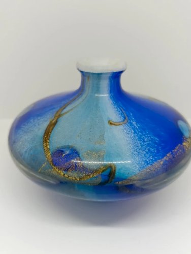 beau vase en verre multicouleur signé de lartiste Jean michel Operto en bon etat