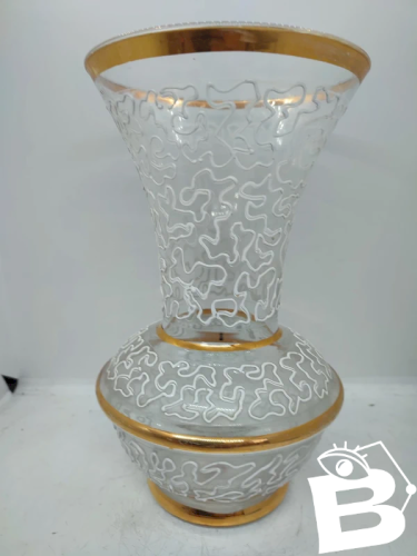 beau vase en verre signé de la verrerie de monaco en bon etat