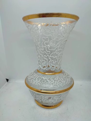 beau vase en verre signé de la verrerie de monaco en bon etat