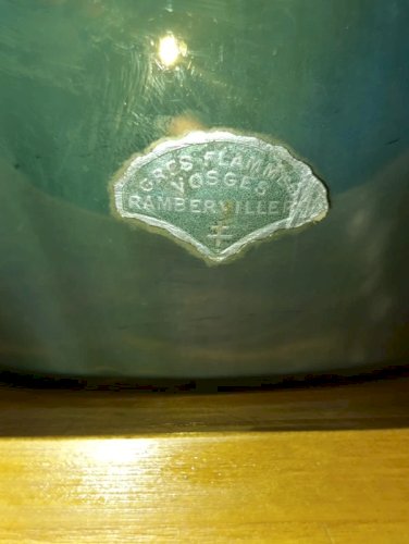 beau vase irise en gres signé Rambervilliers en bon etat