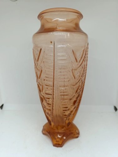 beau vase moule art deco  rose en bon etat