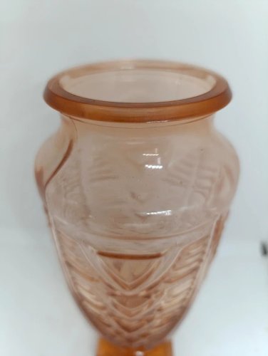 beau vase moule art deco  rose en bon etat