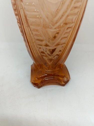 beau vase moule art deco  rose en bon etat