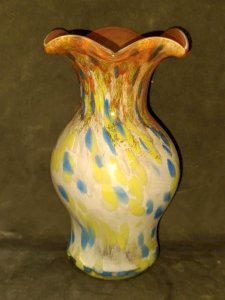 beautiful multicolored Murano glass vase in good condition