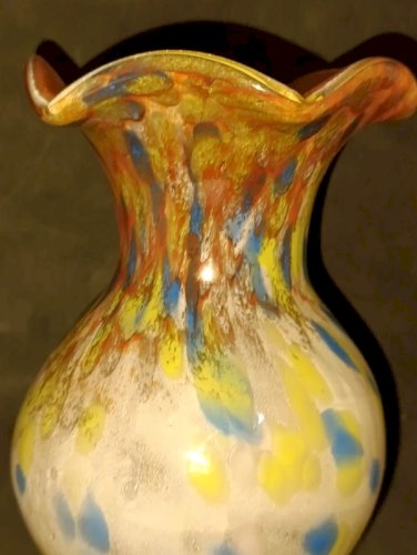 beau vase multicouleur en verre de murano en bon etat