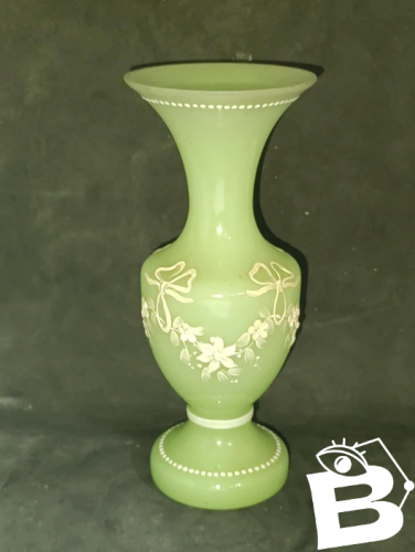 beau vase murano  vintage vert deau à decor floral en bon etat