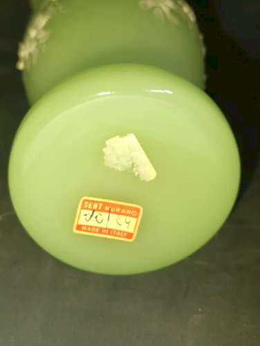 beau vase murano  vintage vert deau à decor floral en bon etat